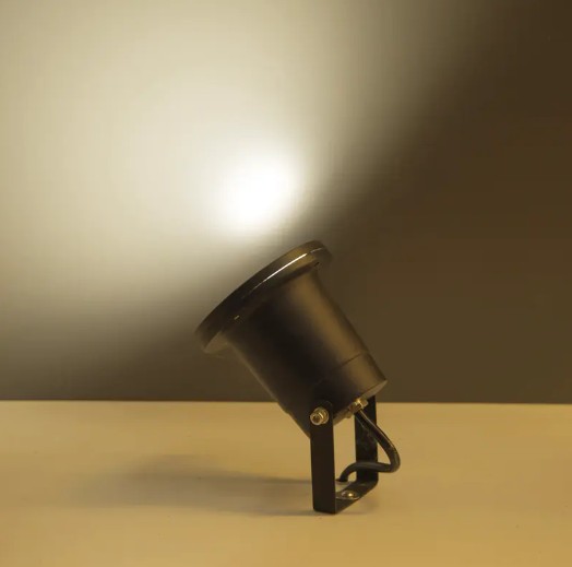 Hogyan lehet biztosítani, hogy a DL21010 Spot Light nagy hatékonyságot és energiamegtakarítást érjen el?